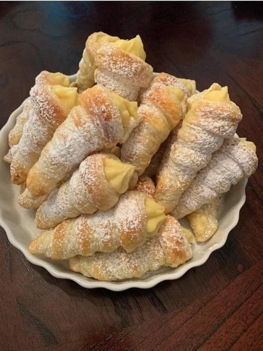 Cream Stuffed Cannoncini Recipe