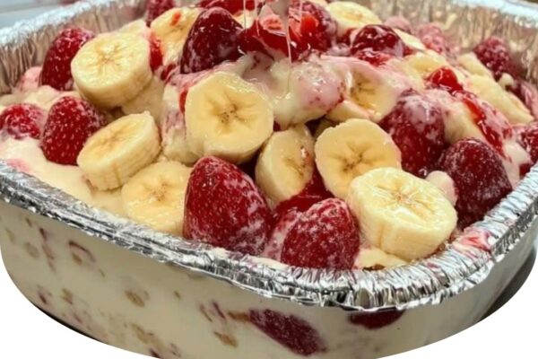 Creamy strawberry banana pudding with layers of fresh fruit, vanilla wafers, and smooth custard.