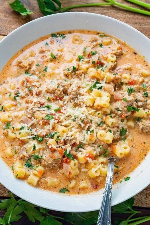 Creamy Italian Parmesan and Sausage Soup – A Warming Taste of Italy in Your Kitchen
