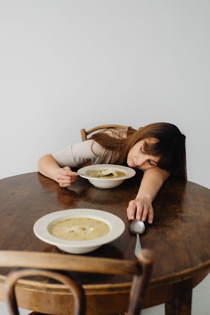 Breaking the Cycle of Fatigue and Bloating Through Paleo-Based Nutrition and Meal Timing