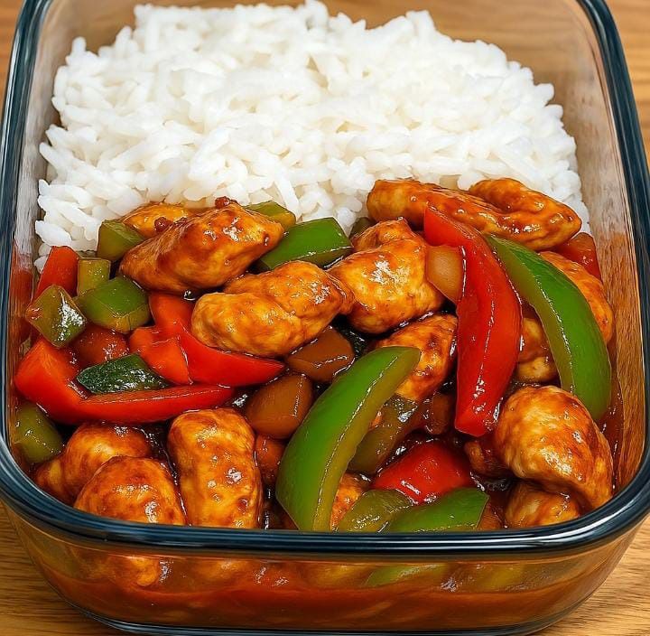GRILLED GARLIC CHICKEN WITH PEPPERS AND STEAM RICE