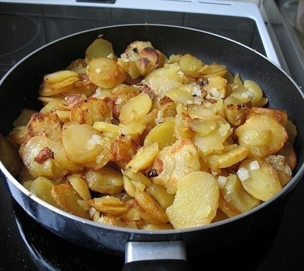 COULD YOU EAT THESE FRIED POTATOES AND ONIONS FOR SUPPER?