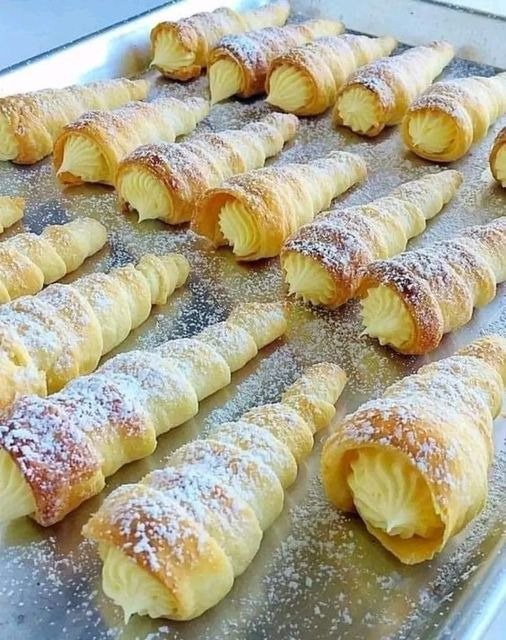 Puff Cake Cream Horns